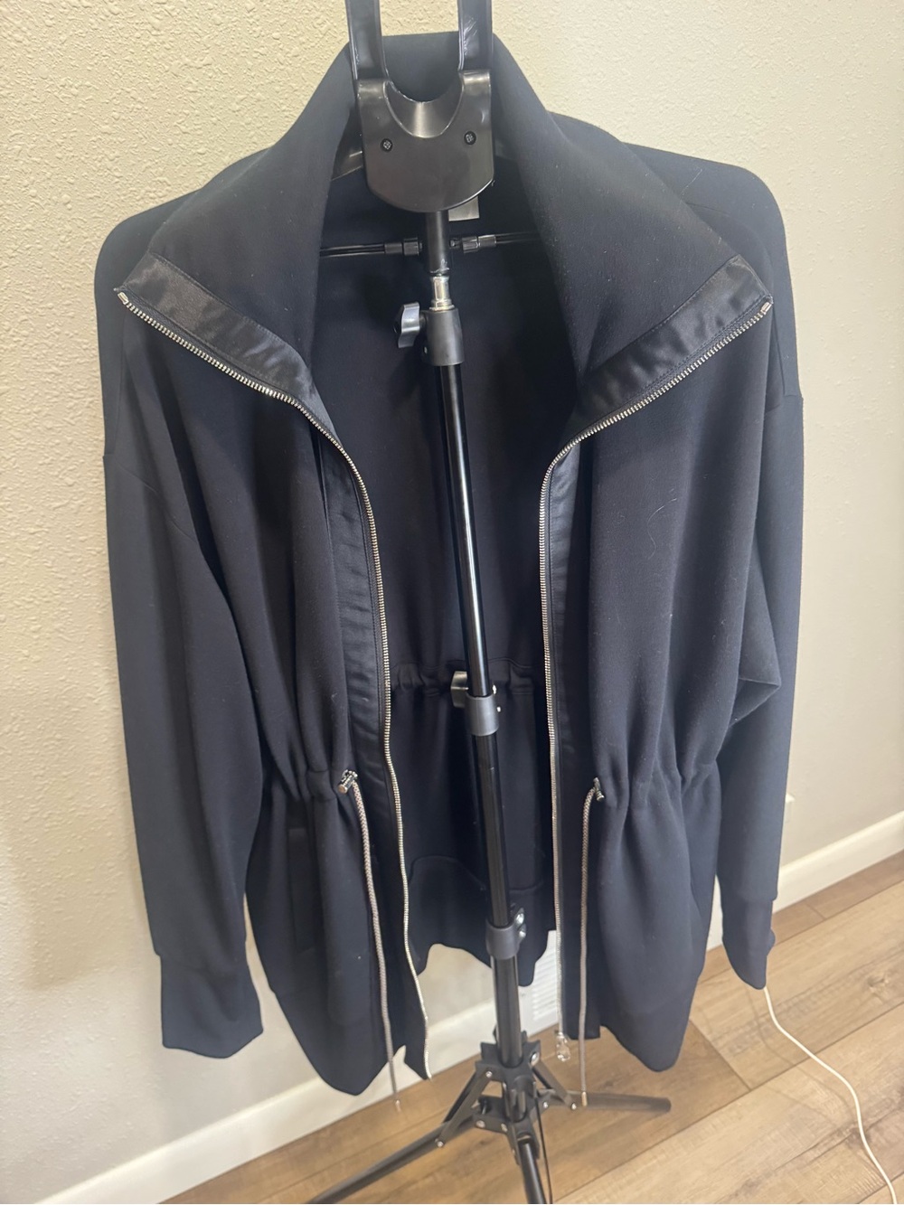 Varley Black Zip-Front Drawstring Jacket - Picture 4 of 5